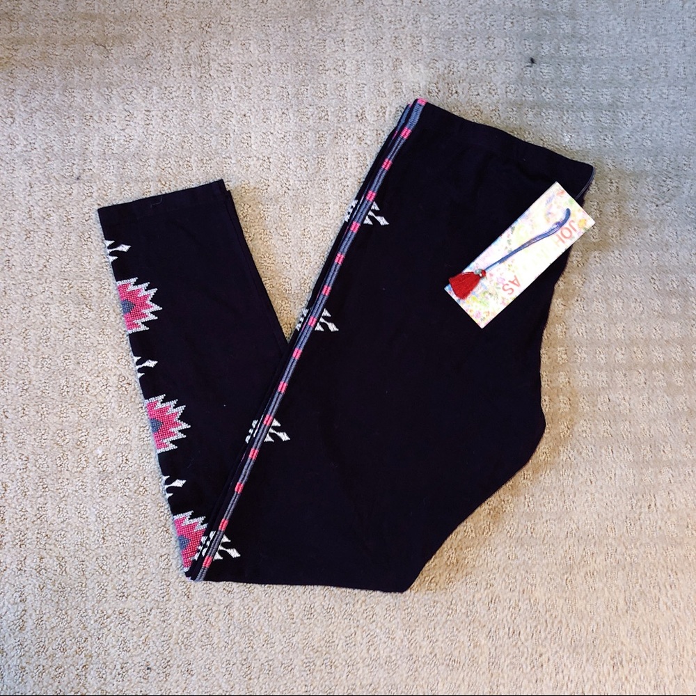 NWT Embroidered Leggings